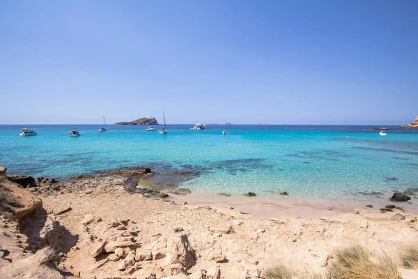 Turkuaz su Cala Conta Ibiza Adası, İspanya