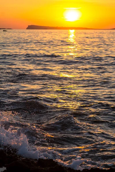 Vattenstänk Från Den Stora Vågen Havet Vid Solnedgången — Stockfoto