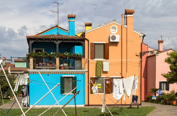 Barevné domy v Burano, Benátky — Stock fotografie