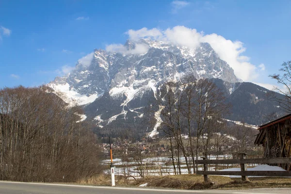 Zugspitze - najwyższy szczyt w Niemczech — Zdjęcie stockowe