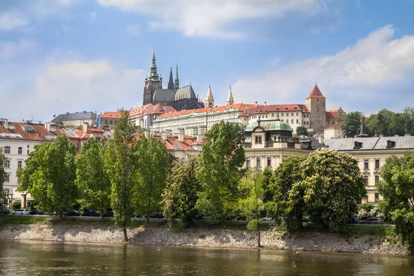 Zamek Praski całej rzeki Wełtawy — Zdjęcie stockowe