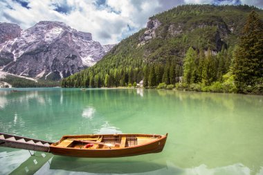 Tekne Braies Gölü, Dolomites, İtalya