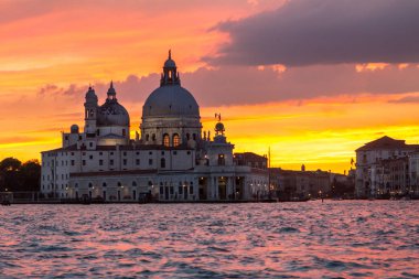Bazilika Santa Maria della salute gün batımında, Venedik