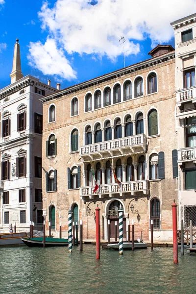 Palacio en el Gran Canal, Venecia, Italia — Foto de Stock