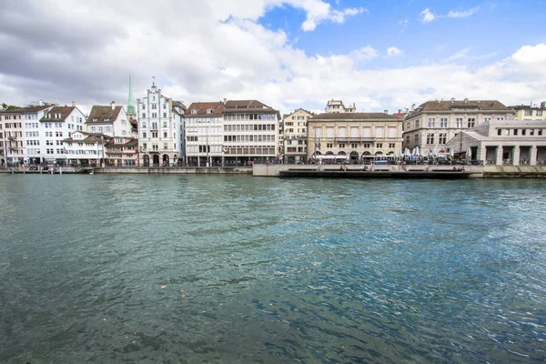 Kajen limmat floden, zurich — Stockfoto