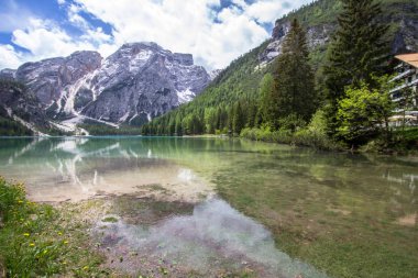 Lake Braies Dolomites, İtalya içinde