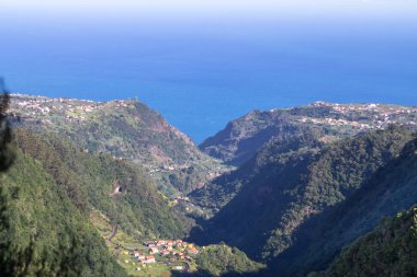 Panorama görünüm dağ yağmur ormanı, Madeira, Portekiz