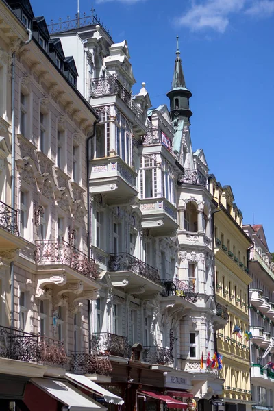 Krásné budovy města Karlovy Vary, Česká republika — Stock fotografie