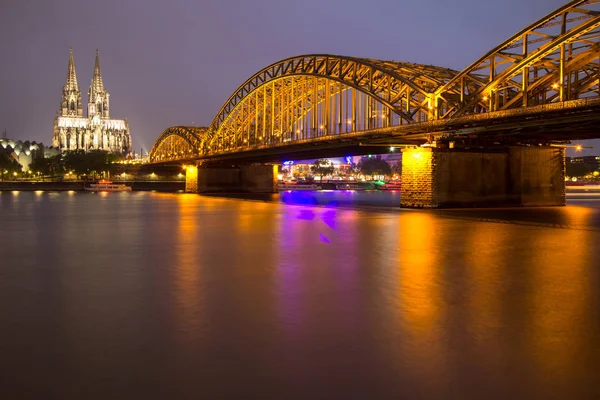 Pont Hohenzollern et cathédrale de Cologne, Cologne, Allemagne — Photo