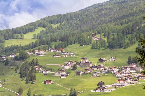 Idyllic alpine village — Stock Photo, Image