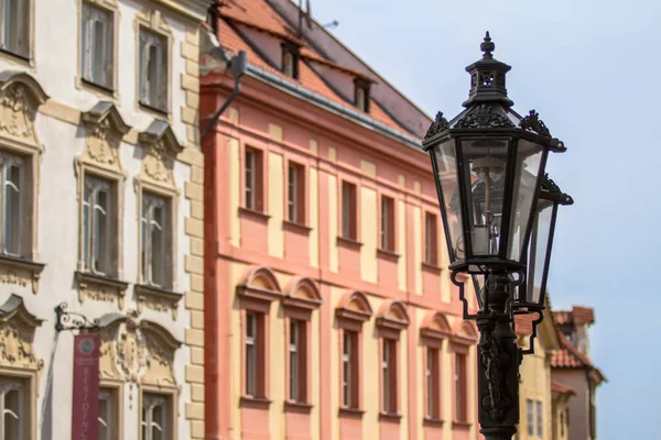 居心地の良い街プラハでのランタン — ストック写真