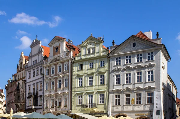 旧市街でプラハ、チェコ共和国の歴史的建造物 — ストック写真