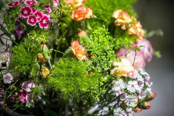 Ramo de flores coloridas — Foto de Stock