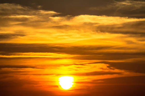 Pôr do sol céu fundo — Fotografia de Stock