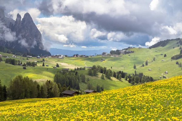Sciliar i molnen, södra Tyrol, Italien — Stockfoto