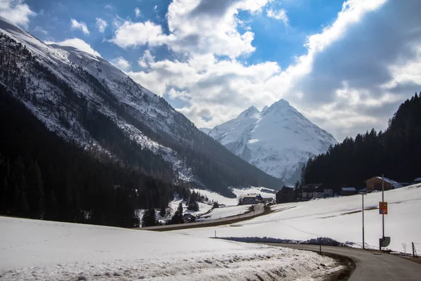 Beautiful alpine landscape — Stock Photo, Image