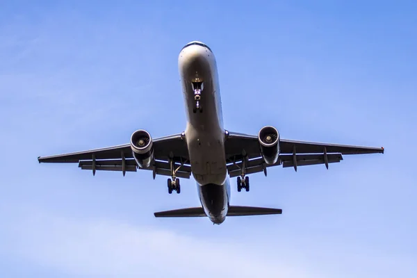 Airplane ist landing — Stok fotoğraf