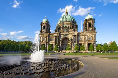 Berlin ve Çeşme, Almanya Katedrali