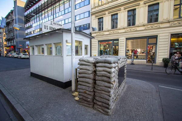 Checkpoint Charlie, Berlin, Niemcy — Zdjęcie stockowe