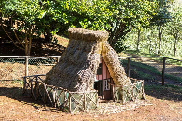 Casa típica en la isla de Madeira, Portugal — Foto de Stock