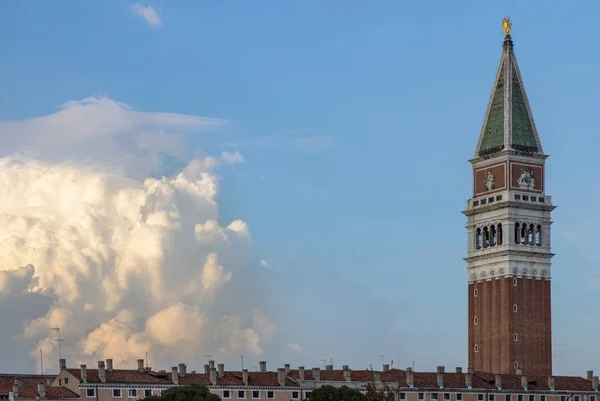 大運河、ヴェネツィアからサン マルコの鐘楼 — ストック写真