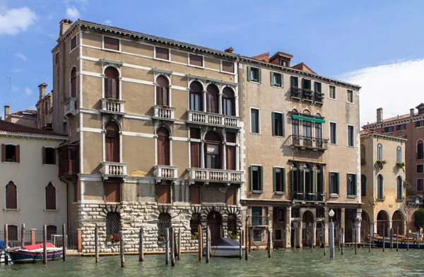 Palacios a lo largo del Gran Canal, Venecia, Italia — Foto de Stock