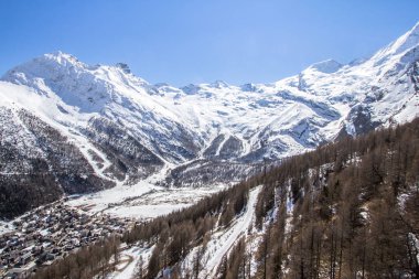Bir Saas-Fee Köyü Valley, İsviçre 