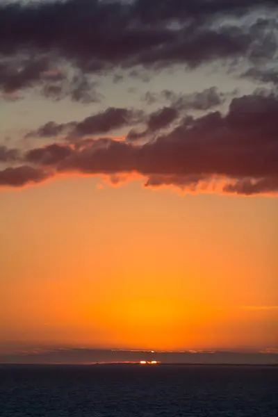 Solnedgång över havet — Stockfoto