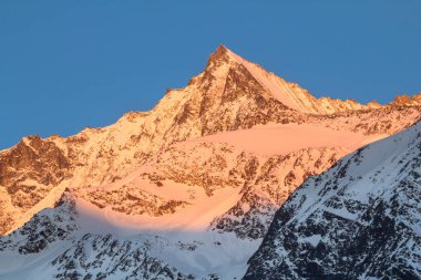 Saas Fee, İsviçre dağ aralığında