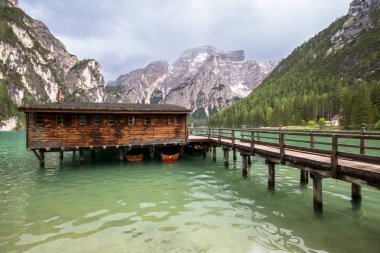 Lake Braies Dolomites, İtalya içinde