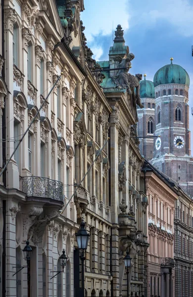 Historic buildings and Frauenkirche, Munich — Stock Photo, Image