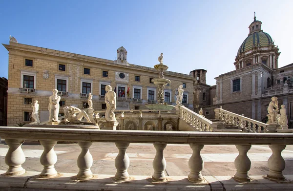 Fontanny wstydu na Piazza Pretoria, Palermo, Włochy — Zdjęcie stockowe