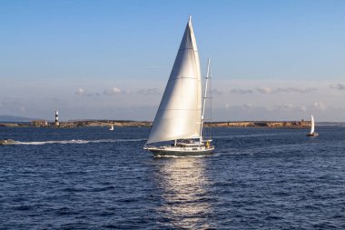 Akşamları yelken yelkenli