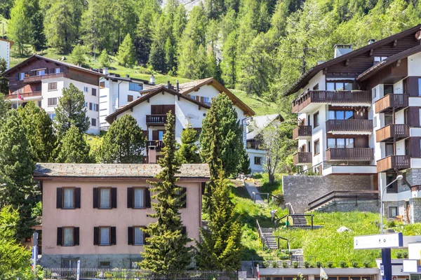 St. Moritz - zomer stadsgezicht, Zwitserland — Stockfoto