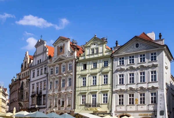 旧市街でプラハ、チェコ共和国の歴史的建造物 — ストック写真