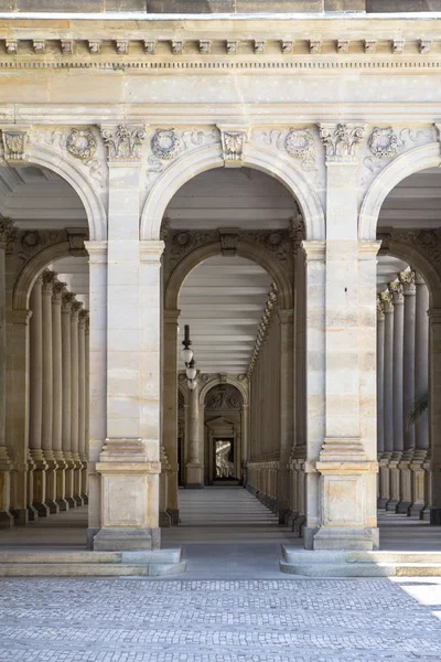 Мельничная колоннада в Карловых Варах, Чехия — стоковое фото