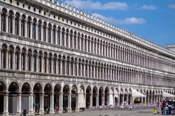 Arkaden der Fassade auf der Piazza San Marco in Venedig, Italien — Stockfoto