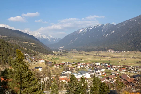 Alpler'de küçük Köyü — Stok fotoğraf