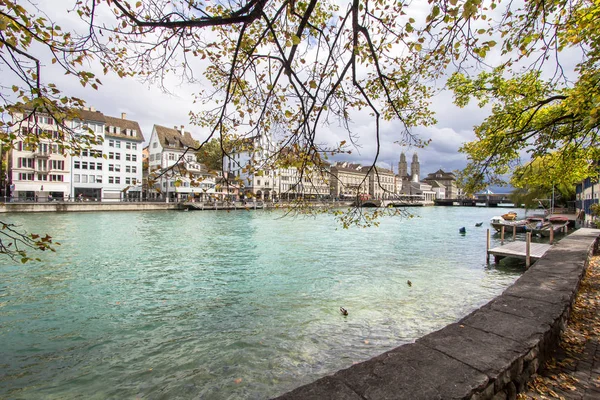 Limmatquai rakpart Zürichben — Stock Fotó