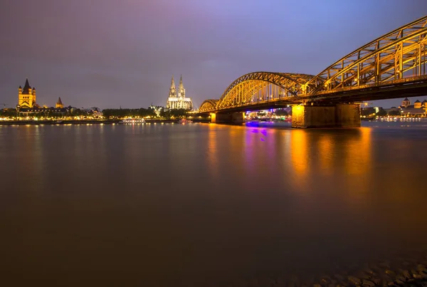 Pont Hohenzollern et cathédrale de Cologne, Cologne, Allemagne — Photo