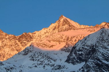 Saas Fee, İsviçre dağ aralığında