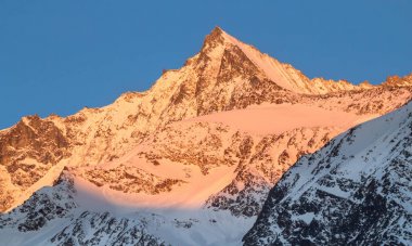 Saas Fee, İsviçre dağ aralığında