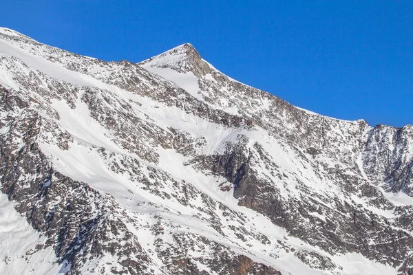 De bergketen in Saas Fee, Zwitserland — Stockfoto