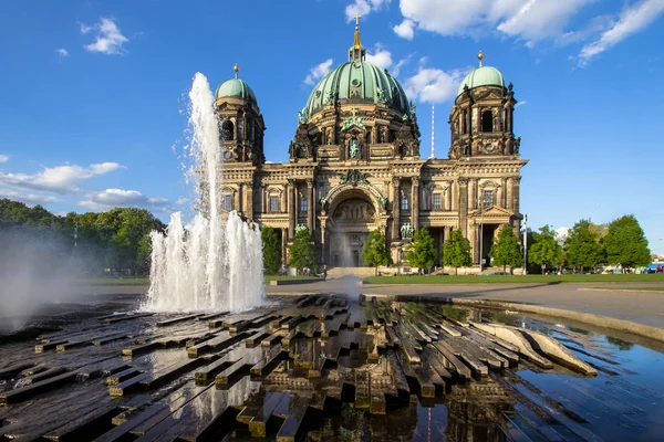Berlin ve Çeşme, Almanya Katedrali