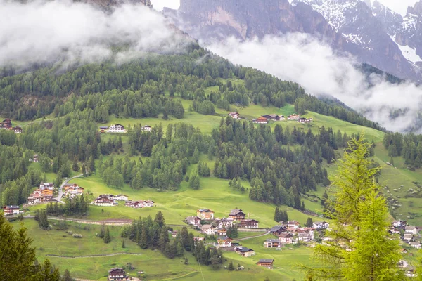Malowniczej alpejskiej wioski — Zdjęcie stockowe
