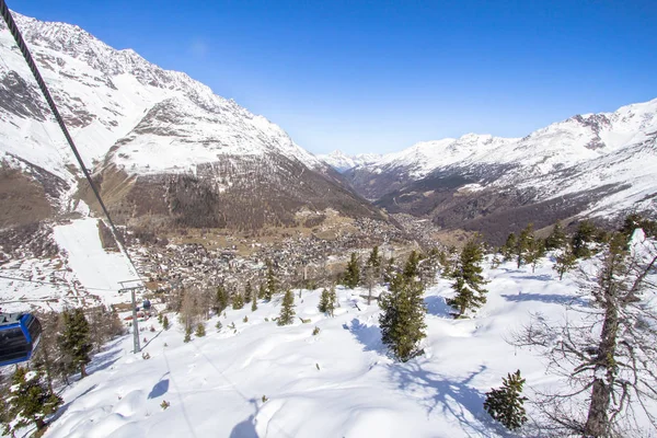 Saas-Fee wieś w dolinie, Szwajcaria — Zdjęcie stockowe