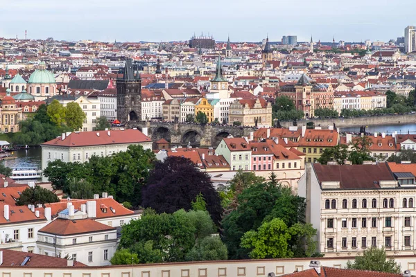Panoraamanäkymät Prahaan — kuvapankkivalokuva