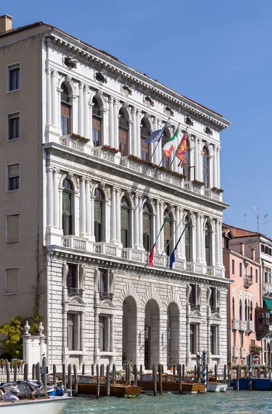 Pałace wzdłuż Canal Grande, Wenecja, Włochy — Zdjęcie stockowe