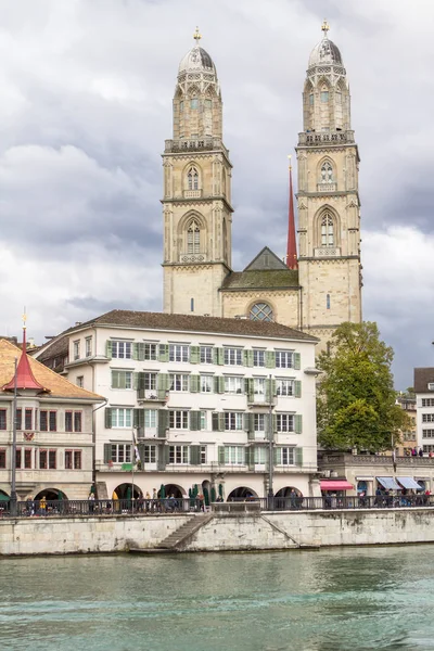 Kyrkan av tvillingtorn, Zürich — Stockfoto