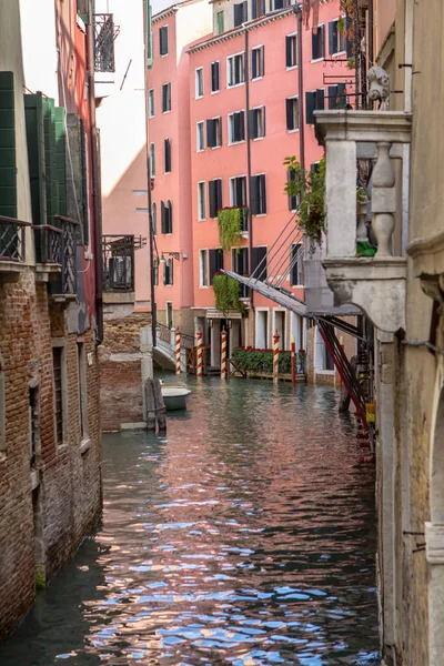 Small venetian canal, Venice, Italy — Stock Photo, Image